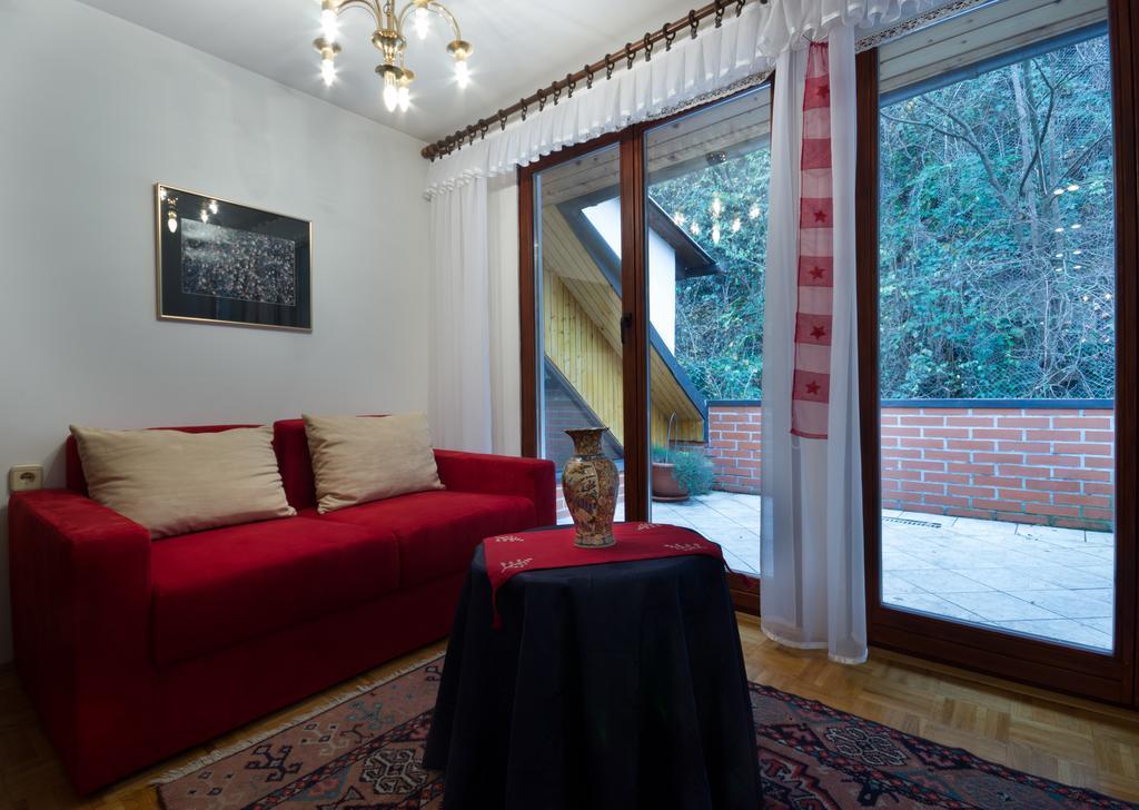 Nina With Private Terrace Tour As Apartment
